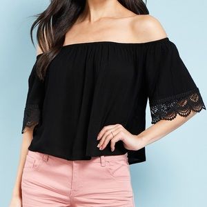 Black off shoulder top🖤